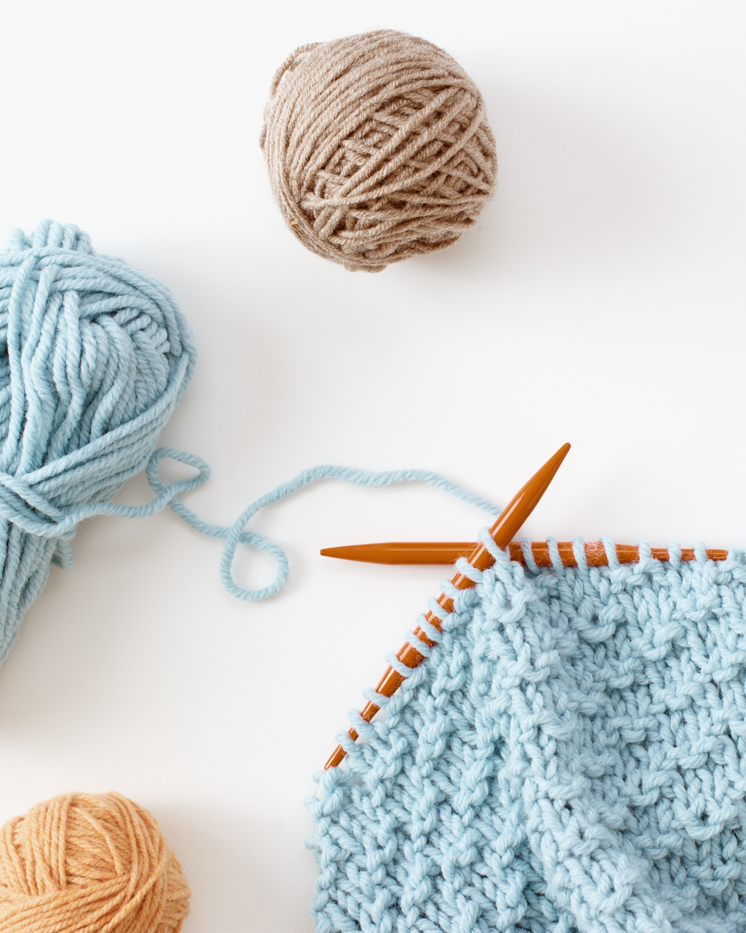 Neuleblogissa ohjeita aloittelijoille ja kokeneemmille kutojille.