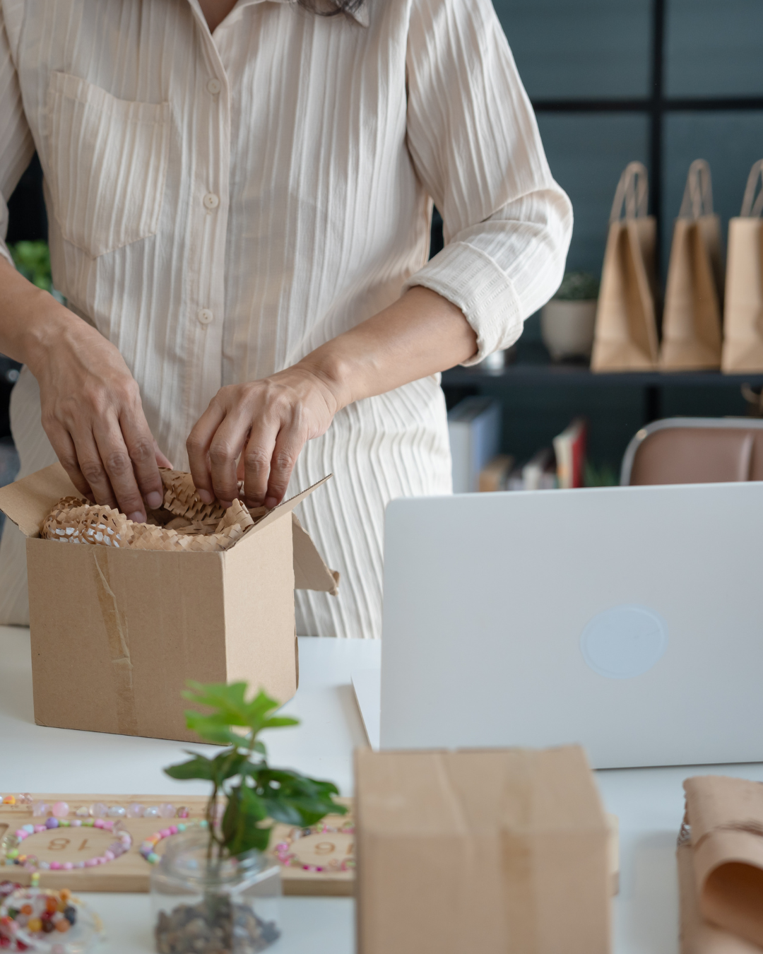 Lisätulo kotona verkkokaupan asiakaspalvelussa.