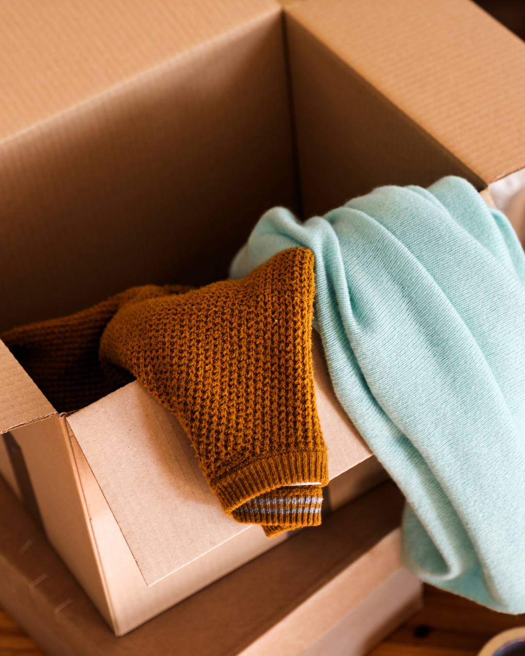 Tuloja kotona jälleenmyynnillä ja tavaroiden myynnillä