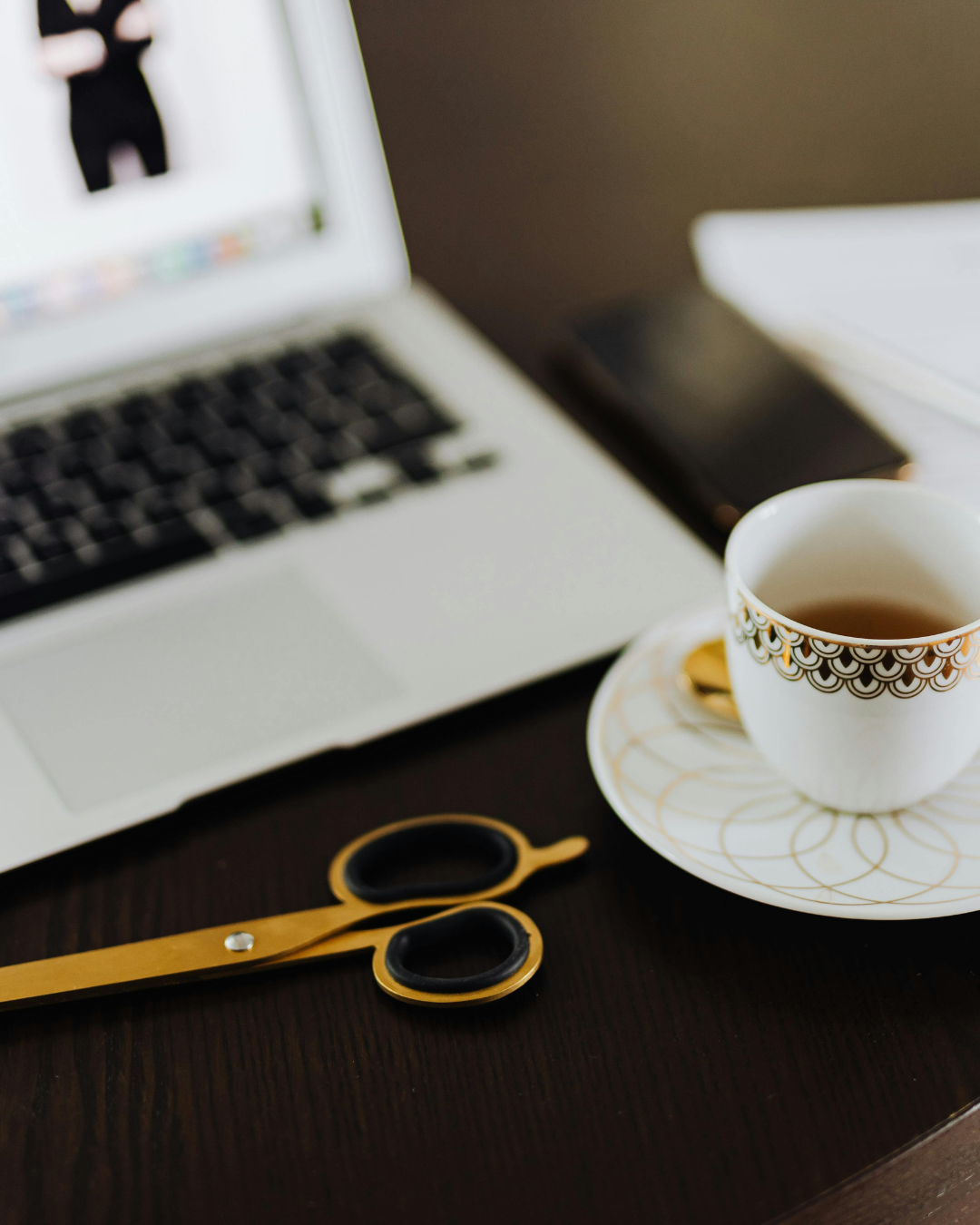 Versollan palvelut – hyvinvoinnin e-kirjat, verkkokurssit, historiikit ja some-sisällöt rauhallisessa kirjoitusympäristössä.