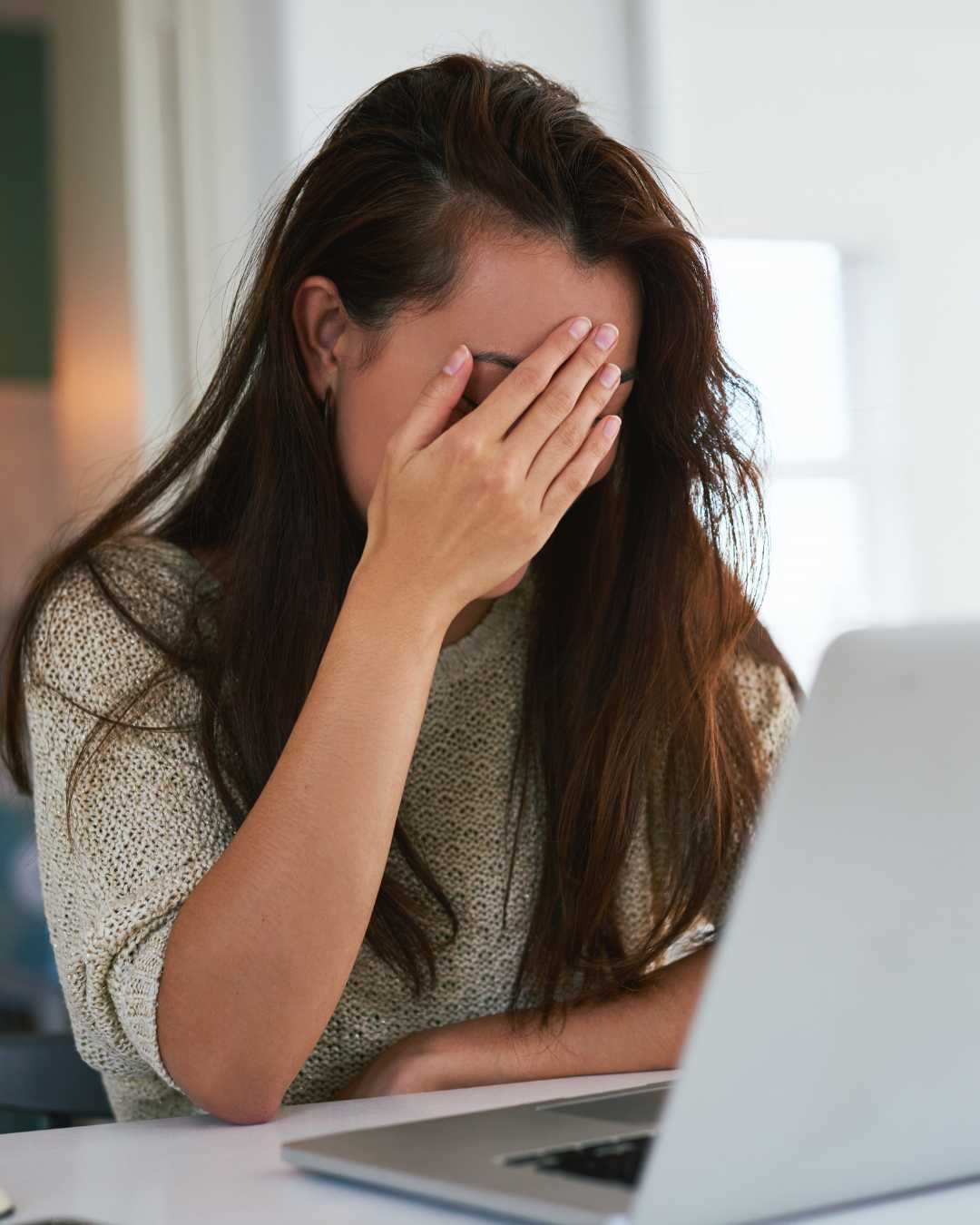 Rahankäytön seuranta ja velkojen priorisointi ovat keskeisiä velkakierteen katkaisemisessa.