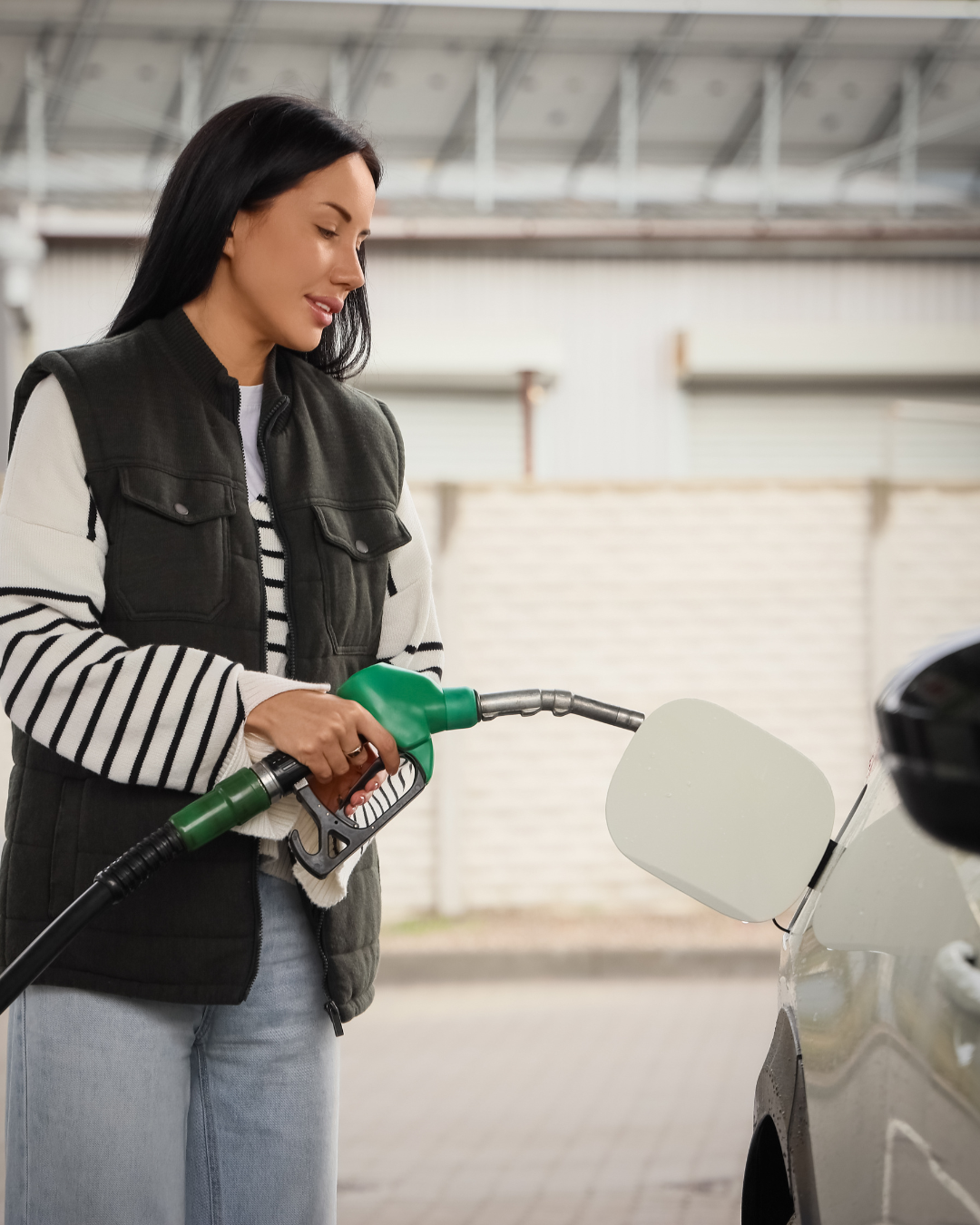 Bensan hinnassa voi olla suuria eroja – oikea tankkaushetki säästää rahaa.
